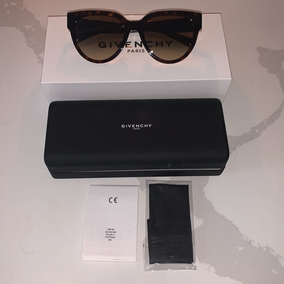 Givenchy GV7155/086HA Sunglasses - Picture 9 of 9